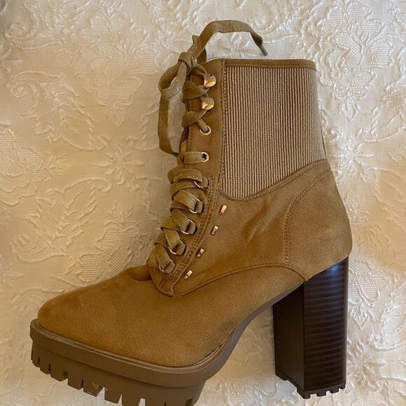 🛍Women’s Wild Diva shoes  Tan  Chunky Heels Sizes:  8.5 💥 - Picture 2 of 6